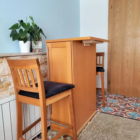 Apartmán Gemuetliches 2 Bettzimmer Mit Gemeinschaftsbad Und Kleiner Kueche *
